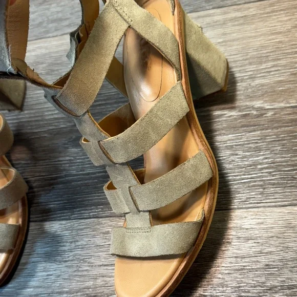 UGG Stylish green/Tan suede/leather Sandals size 7.5 (j151) - Picture 13 of 14